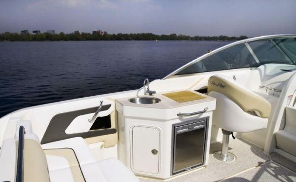 Пластиковый катер Sea Ray 235 Weekender 57190 фото