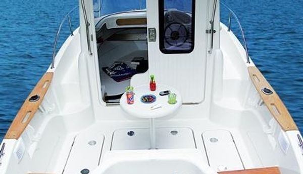 Пластиковый катер Quicksilver 580 Pilothouse, Mercury F80ELPT 57176 фото