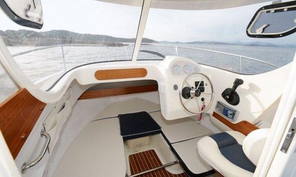 Пластиковый катер Quicksilver 580 Pilothouse, Mercury F80ELPT 57176 фото