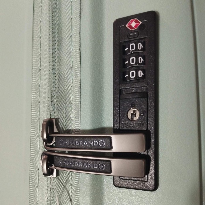 Чемодан Swissbrand Narberth L Светло-ментоловый SWB_LHNAR007L - легкий полипропиленовый на 4 колесах с замком