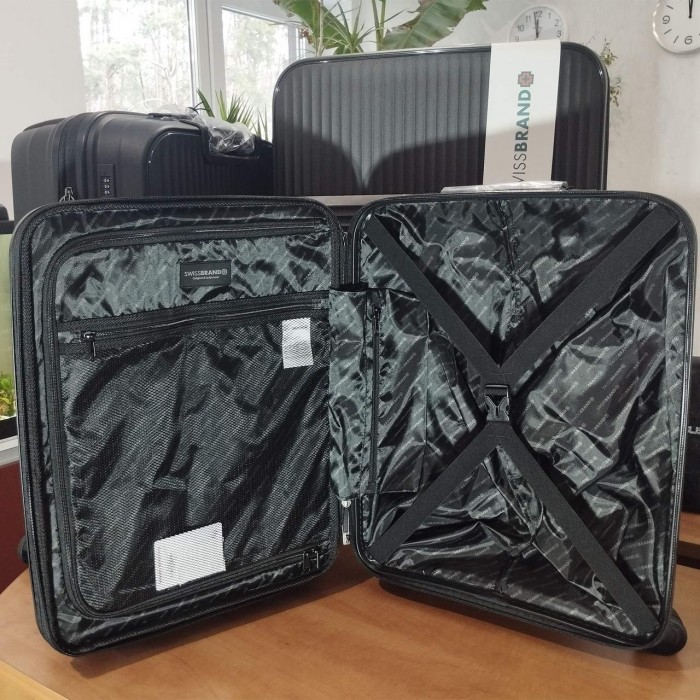 Чемодан Swissbrand Malden M Чорний SWB_LHMAL001M об'єм 70 л поліпропілен TSA замок 4 колеса з розширенням