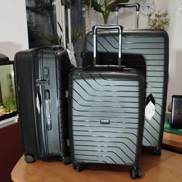 Чемодан Swissbrand Эден M Черный SWB_LHEDE001M полипропилен 78/90 л TSA замок 4 колеса расширяемый 3.6
